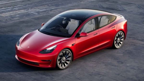 Tesla отзывает из-за спидометра почти 50 тысяч машин