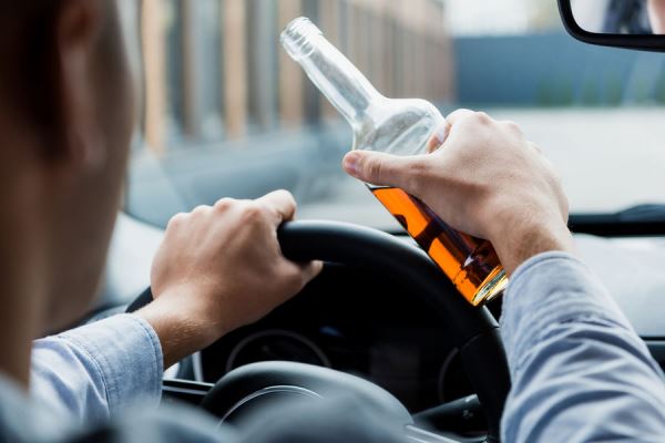 Нарколог рассказал, через сколько можно садиться за руль после употребления алкоголя 