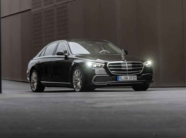 Запасов новых автомобилей Mercedes-Benz в РФ хватит ещё на полгода